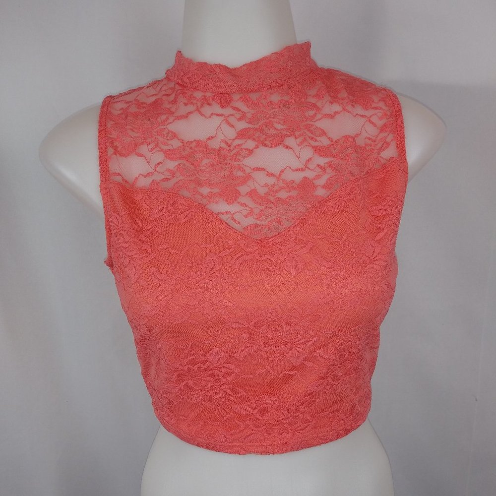 Ambiance Apparel Woman’s Pink crop top M